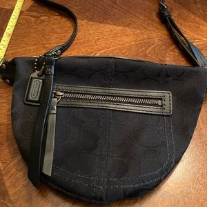 ✨✨Mini Coach black crossbody purse ✨✨